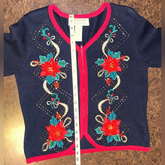 Heirloom International Christmas Collection - size small (petite) - Picture 8 of 9